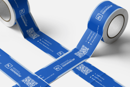 Синий упаковочный скотч с QR-кодом и контактами компании